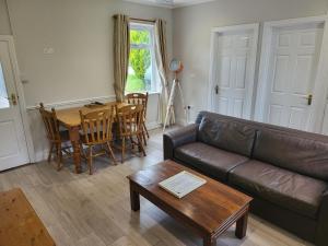 Peaceful Farm Cottage in Menlough near Mountbellew, Ballinasloe, Athlone & Galway