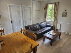 Peaceful Farm Cottage in Menlough near Mountbellew, Ballinasloe, Athlone & Galway