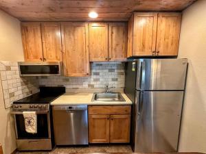 Winter Haus, Winter Park 2 bedrooms corner unit w outdoor patio walking distance to the Center of town