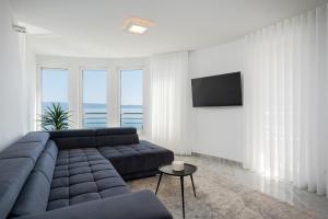 Sea view apartment by Nono Ban