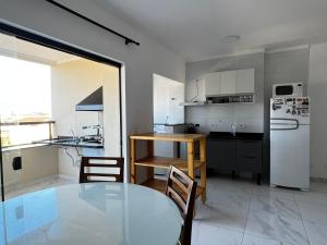 Apartamento Elegante, Ar-Condicionado, WI-FI, Piscina no Terraço do prédio e Varanda Exclusiva