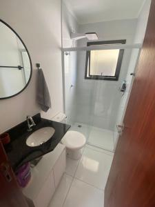 Apartamento Elegante, Ar-Condicionado, WI-FI, Piscina no Terraço do prédio e Varanda Exclusiva
