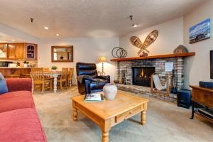 Ski Team 4 by Moose Management