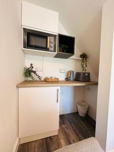 Newly Renovated Private self contained room with Private dedicated Bathroom - Selly Oak Birmingham R2