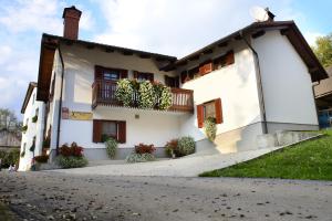 Ekološka turistična kmetija pri Lovrču