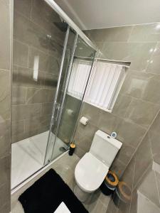 Newly Renovated Private Self Contained Room in Selly Oak Birmingham with own Kitchenette and shared bathroom between two rooms R3