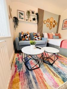 Newly Renovated Private Self Contained Room in Selly Oak Birmingham with own Kitchenette and shared bathroom between two rooms R3