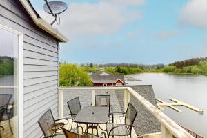Lazy Lookout on Devils Lake
