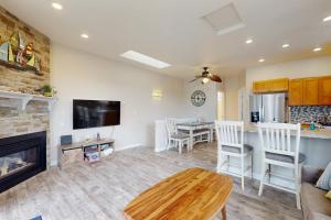 Lazy Lookout on Devils Lake