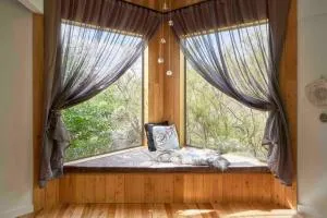 Cocooned luxury in a secluded treehouse sanctuary - Lindisfarne