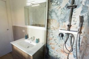 Camera Matrimoniale con Vista Giardino