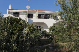Apartments by the sea Rogoznica - 7499 