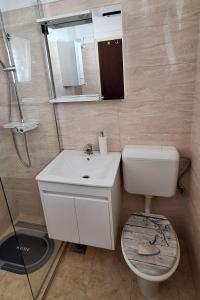 Apartments by the sea Rogoznica - 7499