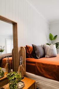 Hamptons Haven Luxe 4 bedroom, 2 bathroom, WIFI, Great for wedding stays Managed by Host On The Coast