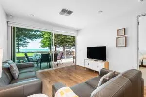 Luxury Breeze Beachfront Apartment - Victor Harbor
