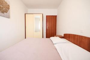 Apartments with parking space Bibinje, Zadar - 18056