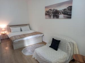 CASA APARTMENTS, one-bedroom apartment