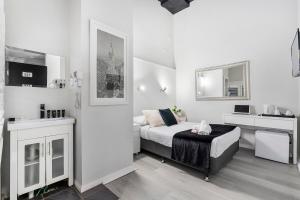Superior Queen Room room in Airport Hotel Sydney (Formerly Comfort Hotel Sydney Airport)