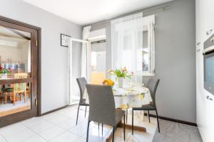 Apartments with a parking space Kastel Luksic, Kastela - 22469