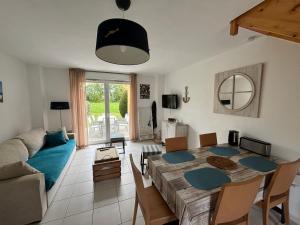 Maison 2 chambres au calme avec piscine, proche plages et commerces - FR-1-197-484