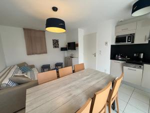 Maison de Vacances 2* avec Piscine Chauffée, Proche Plage et Commerces - FR-1-197-492