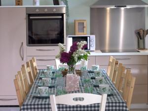 Gîte familial avec sauna, jacuzzi, jardin clos et équipements complets à Neulise - FR-1-496-260