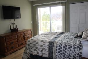 Wheelhouse Condo Lake View! 3BR 3BA