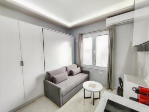 Pretty Petitie Fully Equipped City Center Studio