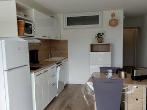 Studio Cabine Rénové Proche Plage, Commerces, Clim, WIFI, Parking - FR-1-328-230