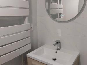 Studio Cabine Rénové Proche Plage, Commerces, Clim, WIFI, Parking - FR-1-328-230