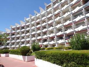 Studio avec Piscine, Proche Plage et Commerces - Terrasse et Parking - FR-1-328-244