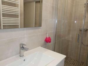 Appartement près de la plage avec piscine et parking - FR-1-328-249