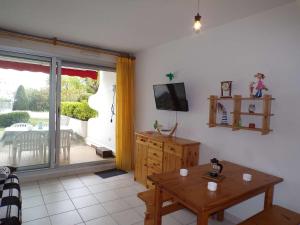 Studio Cabine Cosy avec Piscine, Terrasse & Parking, à 100m de la Plage - FR-1-328-250