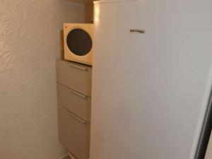 Appartement 2 pièces avec piscine, parking privé, proche commerces et plage, exposé sud - FR-1-328-264