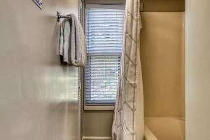 Mountain Escape, Resort Pool, 560 FREE tickets each paid day, Mountain Views!