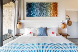 3BR Penthouse- ocean views, lanais, ACs, hot tub, pool, sauna, steps to beach