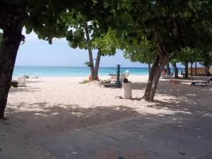 Studio Apt on 7 Mile Beach at Negril Beach Club - Whitehall