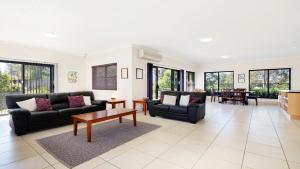 The 17th Tees - The Vintage