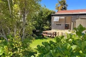 Beachside Gem - Cosy Chalet - Onekaka