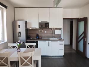 Happy Apartment & Free Breakfast - Mladost