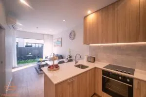 Modern Townhouse Close to City with Full Kitchen - Ellerslie - Ellerslie