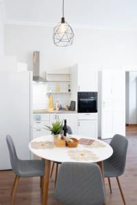 Lovely Central Apartment by Julia