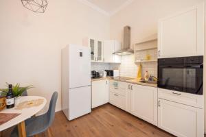 Lovely Central Apartment by Julia