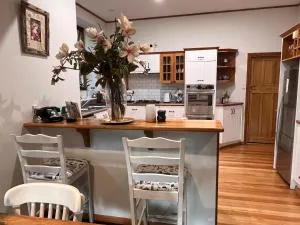 Gorgeous Villa, 7 minutes from Airport - Harewood