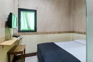 Ni Hotel Syariah Bandara Soekarno Hatta Mitra RedDoorz - 塞里布群岛