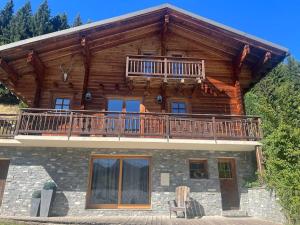 Chalet Beaune - Ski In Ski Out Chalet in Les Gets