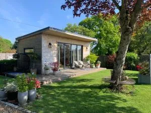 Cedar Cabin - Hurstbourne Tarrant