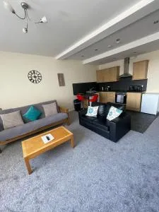 2 large bedroom apartment- WIFI & Parking - 弗利特伍德
