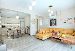 Klio by Vintage Travel