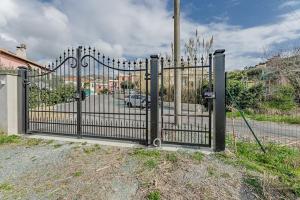 Charming one-floor villa with garden, car parking